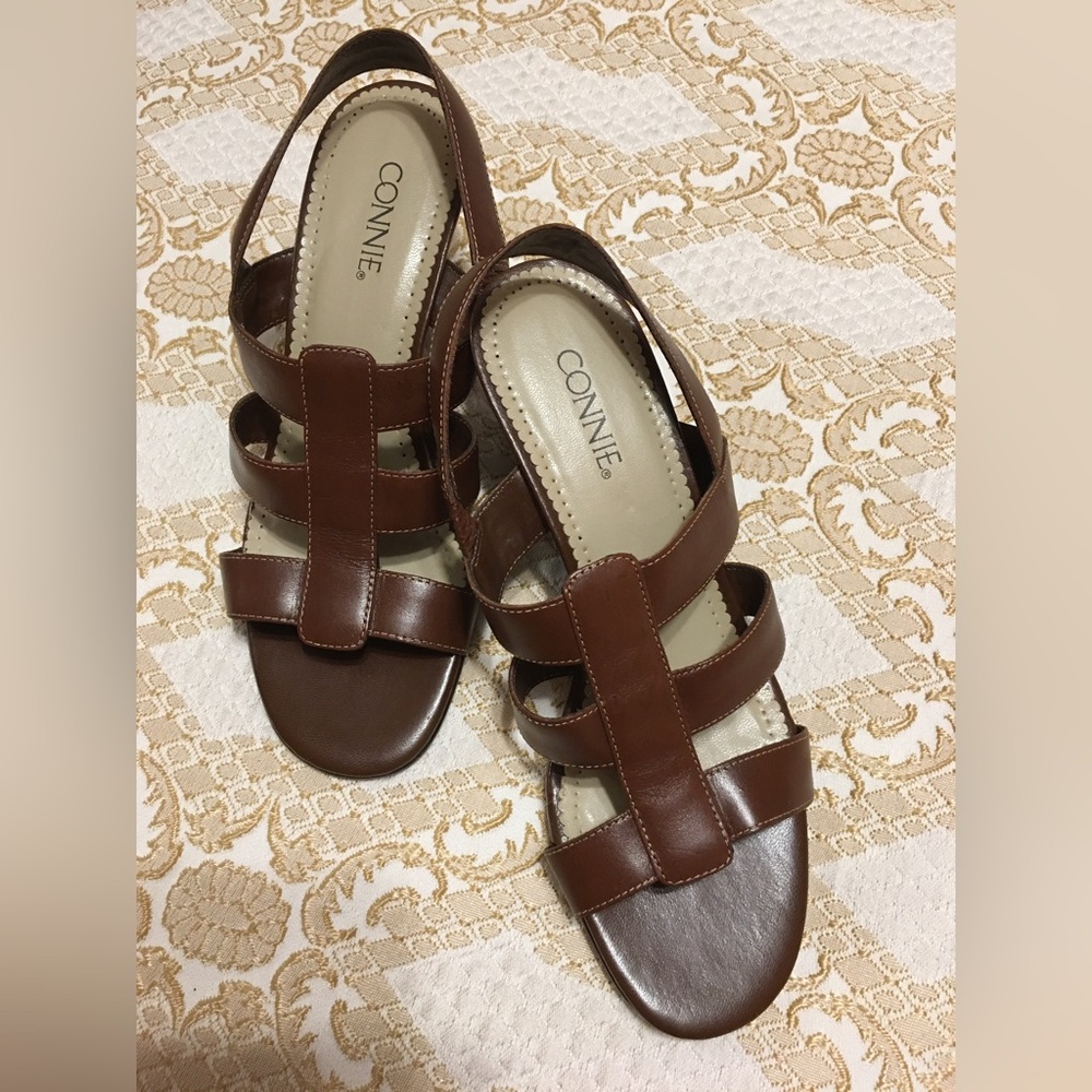 CONNIE Sandals Size 7 M BROWN